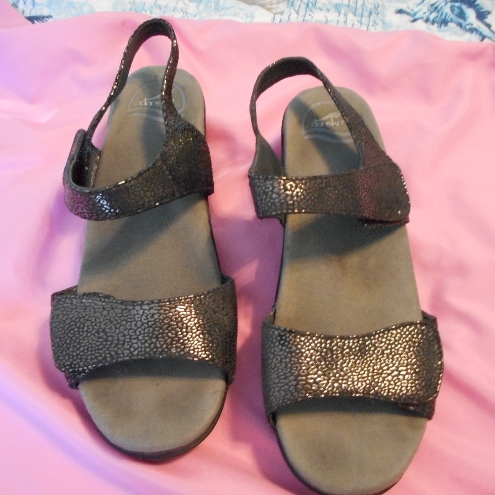 Dansko Black Sonnet Shimmer Sandals EUC 40